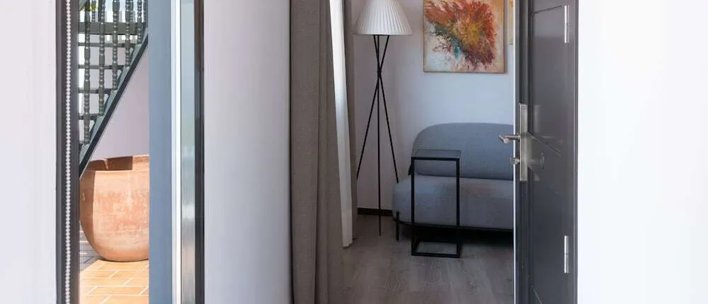 Puerta Catedral Holiday Suites