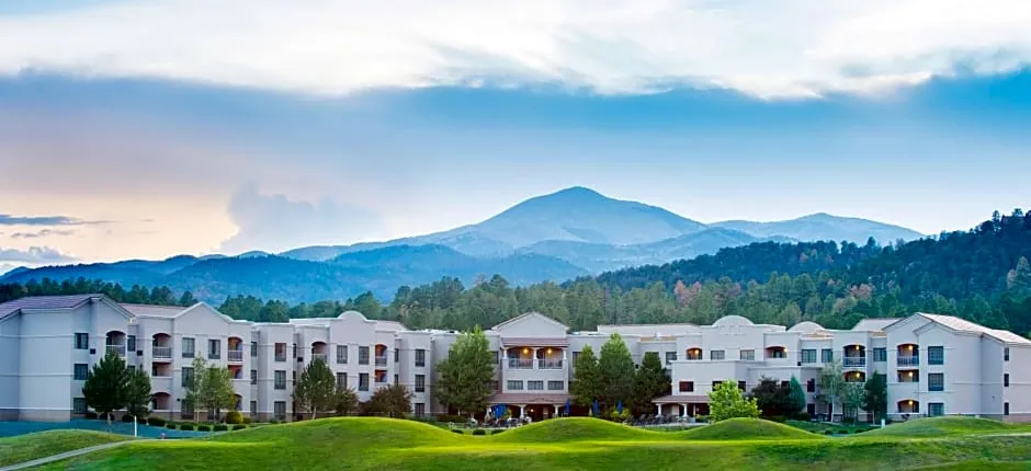 MCM Elegante Lodge & Resorts