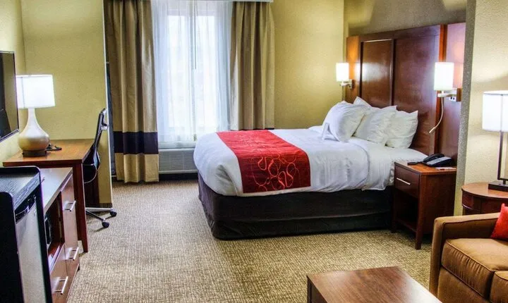 Comfort Suites Plymouth near US 30