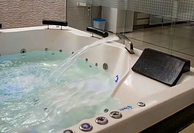 Casa com 2 quartos e banheira de Hidromassagem