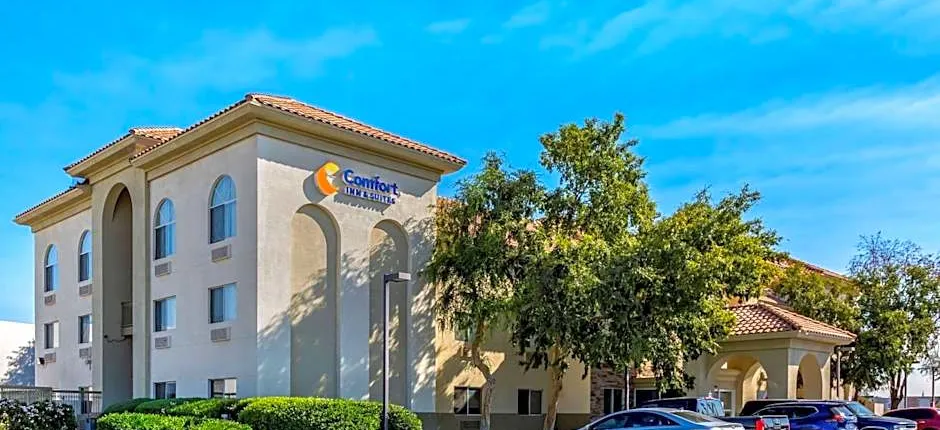 Comfort Inn & Suites Phoenix North / Deer Valley