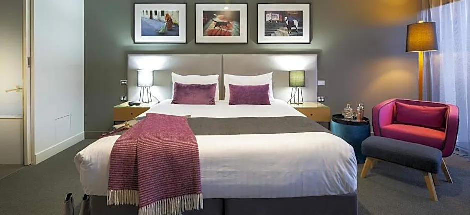 East Hotel and Apartments