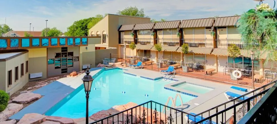 Comfort Inn Midwestern Square