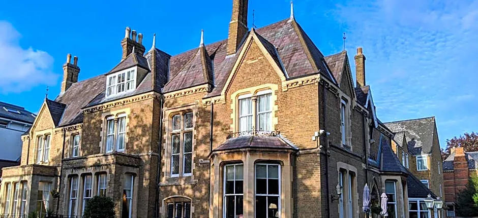 Cotswold Lodge Hotel