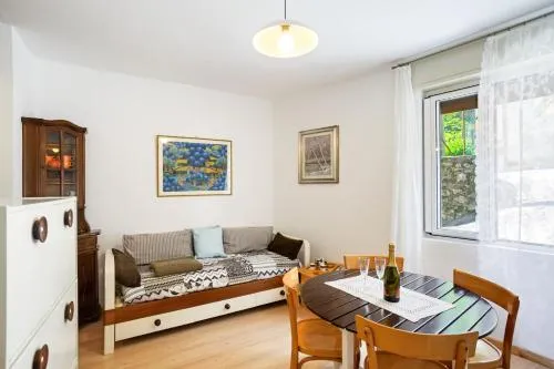 Casa Carla - cozy Apartment with garden -8 km to Bellagio!