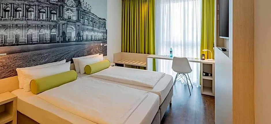 Super 8 by Wyndham Dresden