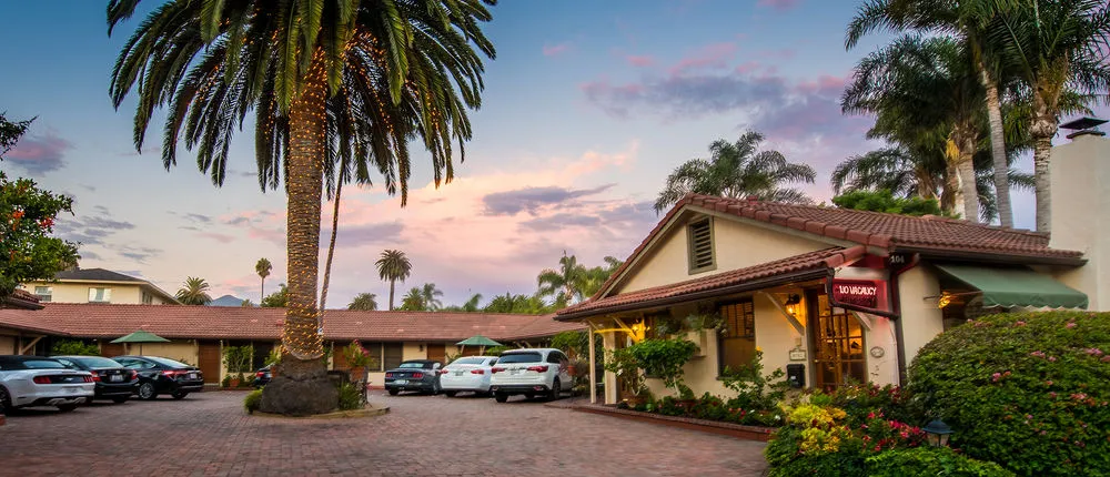 Harbor House Inn