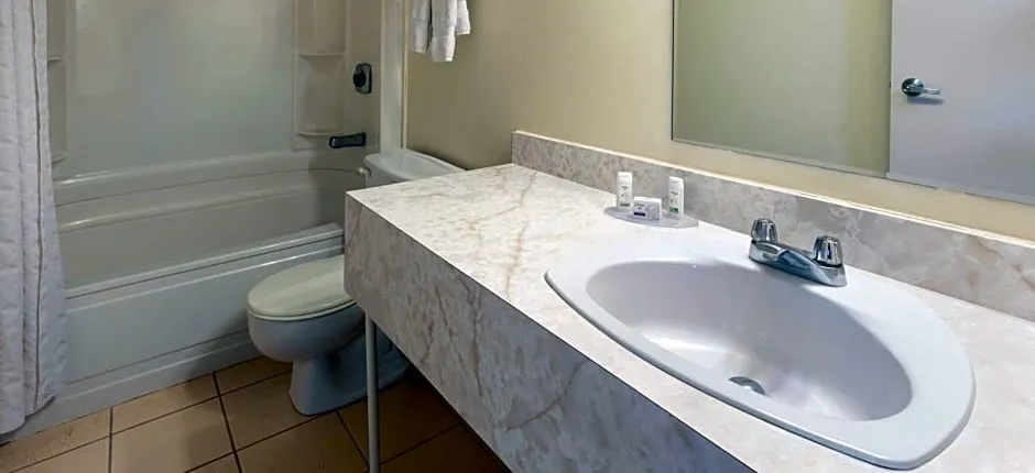 Travelodge by Wyndham Amherst