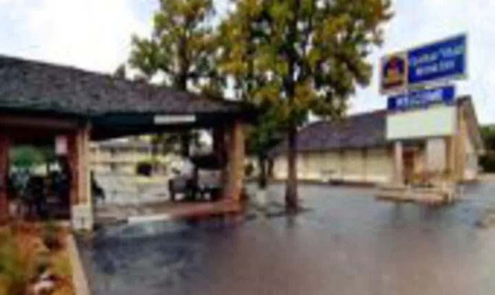 RODEWAY INN GATESVILLE(FORMERLY BEST WESTERN CHATEAU VILLE INN GATESVILL)