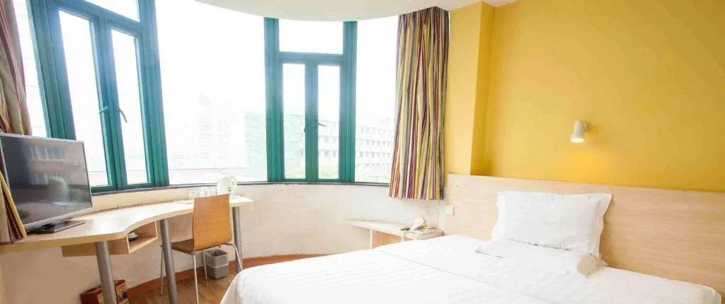 7Days Inn Jingbian Minsheng Road Bus Station