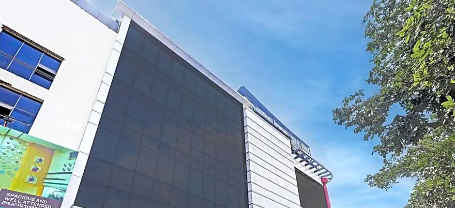 Capital O Surabhi Elite Near Miraj Cinemas - Shalini Shivani