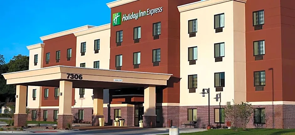 Holiday Inn Express & Suites Omaha South Ralston Arena By IHG