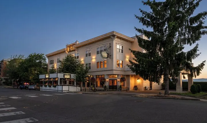 Fairhaven Village Inn