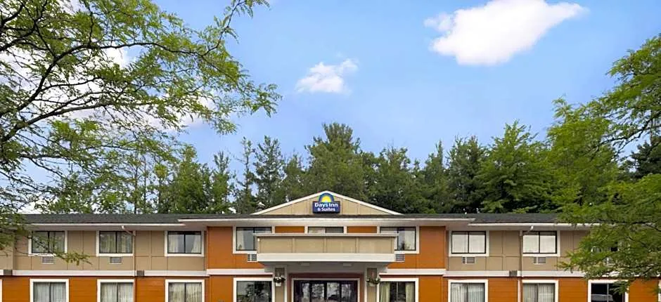 Days Inn & Suites by Wyndham Stevens Point