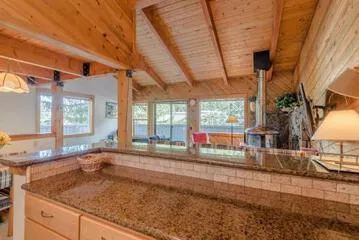 Smokey Plaza Condo 1 Just Blocks from Bald Mountain & Hot Tub Onsite