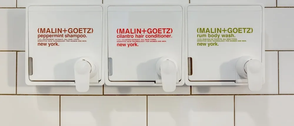 Hot Property Near The Hot West Loop - 747 Lofts Cabin 103 by RedAwning