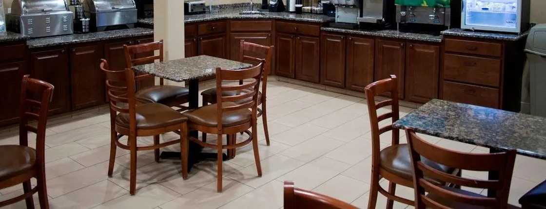 DAYS INN AND SUITES BY WYNDHAM CORALVILLE /IOWA CITY