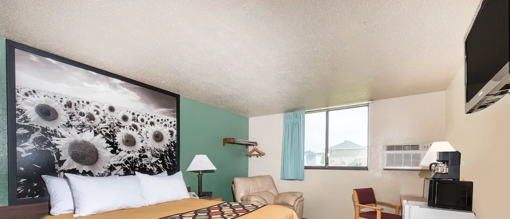 Super 8 by Wyndham Devils Lake