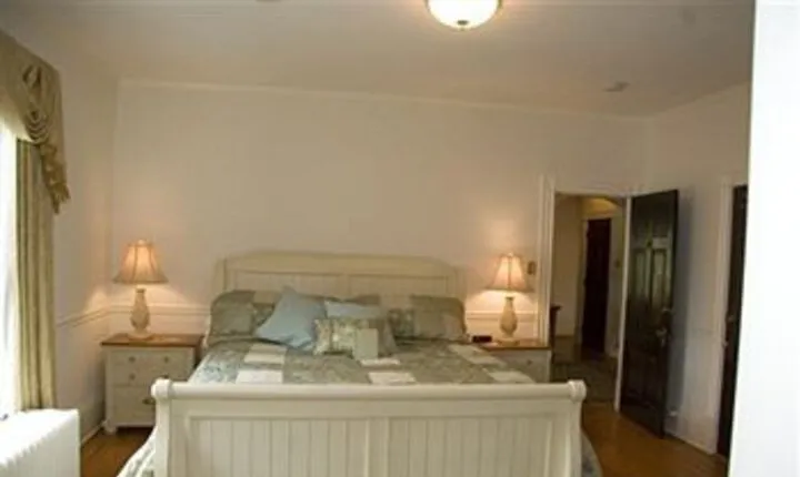 White Hall Manor Bed & Breakfast