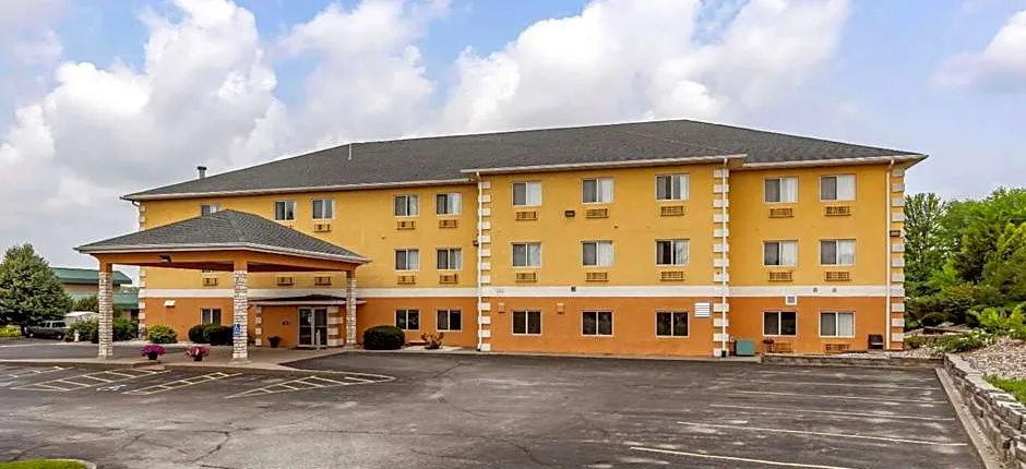 Comfort Inn Muscatine near Hwy 61