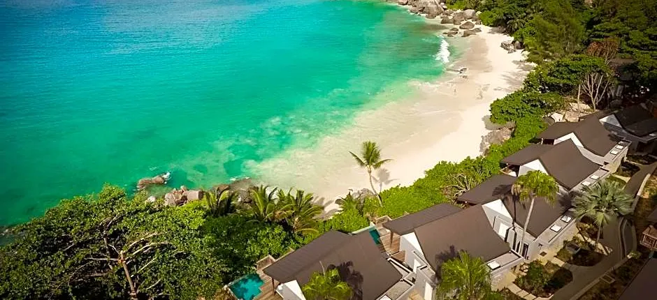 Carana Beach Hotel