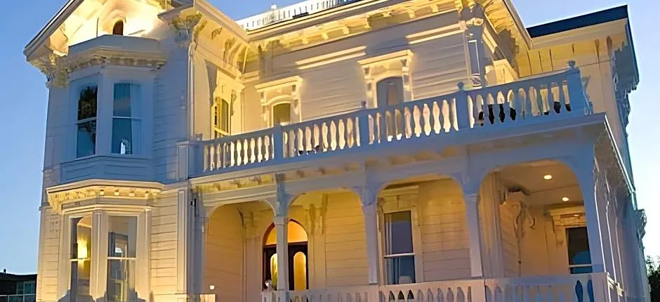 West Cliff Inn, A Four Sisters Inn