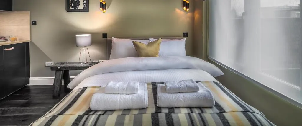 The Knaresborough by Aura Collection