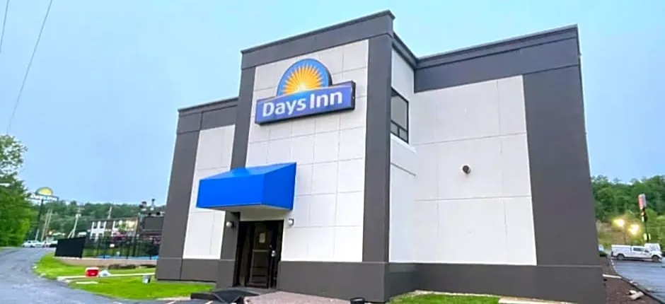 Days Inn by Wyndham Liberty