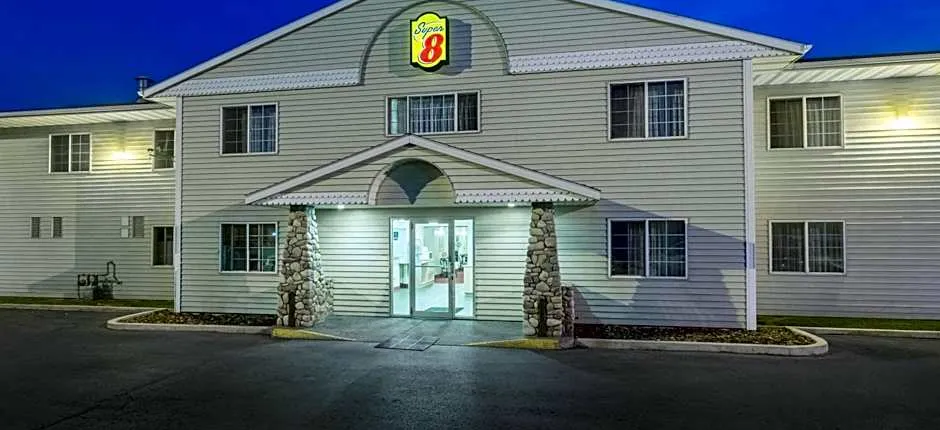 Super 8 by Wyndham Hamilton