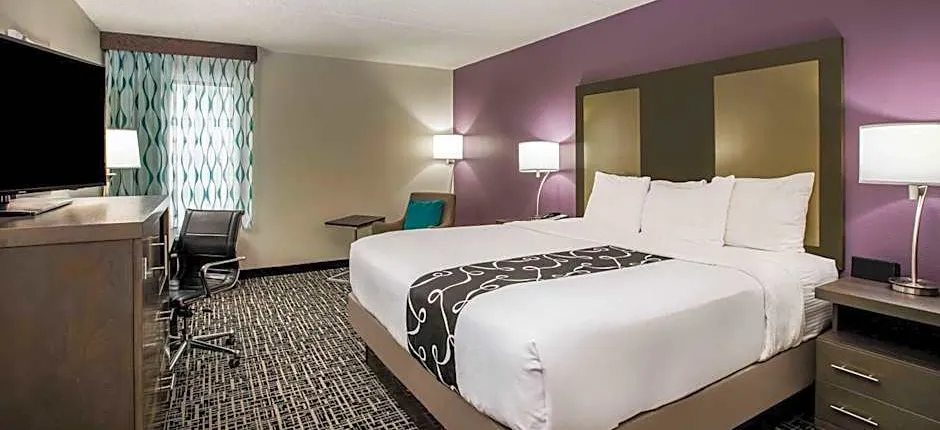 La Quinta Inn & Suites by Wyndham Davenport