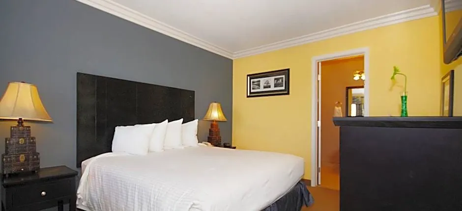 Solaire Inn & Suites