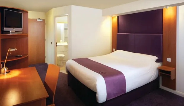 Premier inn Luton South [M1, J9]