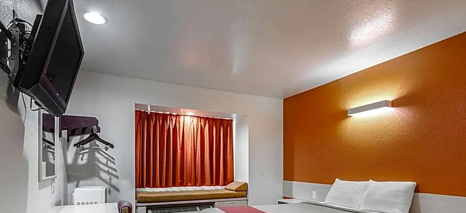 Motel 6-Mcalester, OK