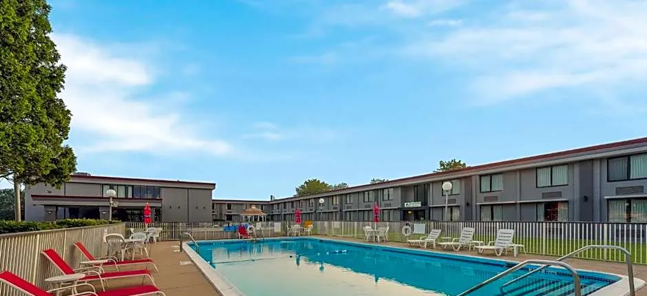 HomeTowne Studios by Red Roof Painted Post