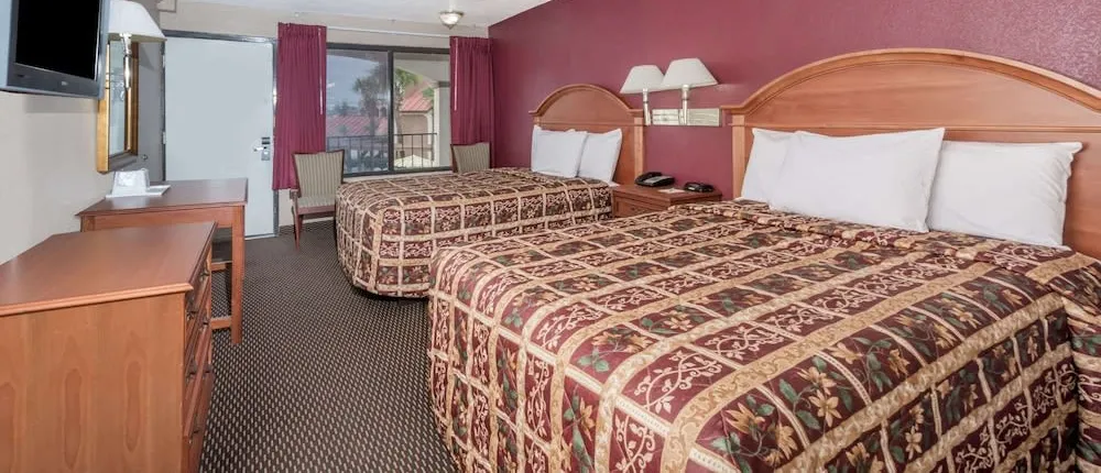Days Inn by Wyndham San Antonio Splashtown/ATT Center