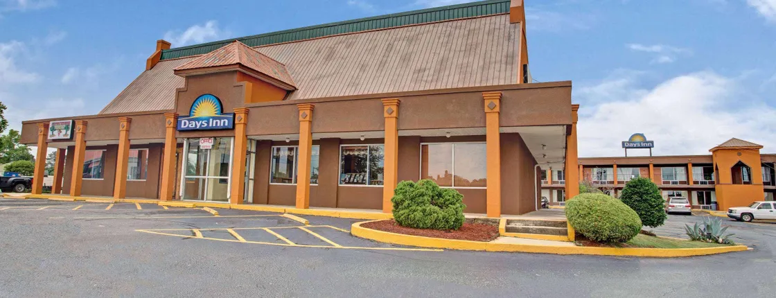 Days Inn by Wyndham Benson