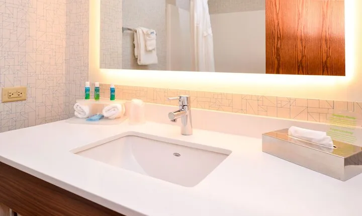 Holiday Inn Express Hotel & Suites Urbana Champaign an IHG Hotel