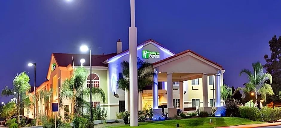 Holiday Inn Express Delano Highway 99 By IHG
