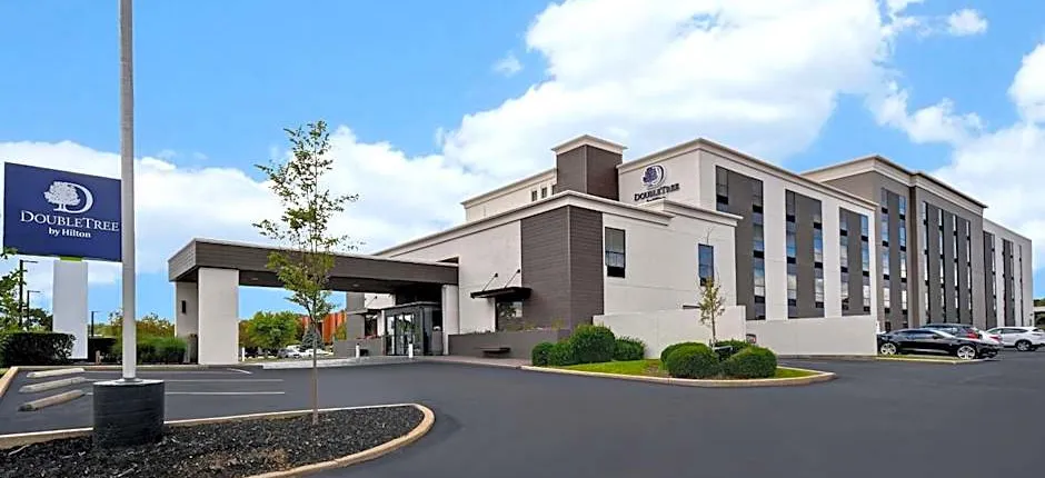 DoubleTree by Hilton St. Louis-Airport