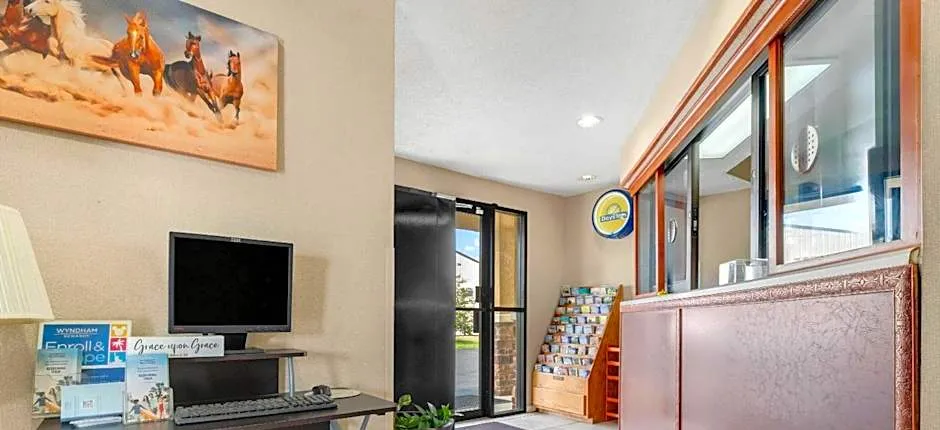 Days Inn by Wyndham Fort Wayne