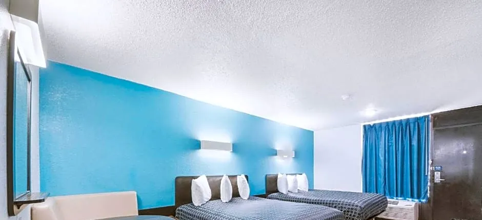 Sky Palace Inn & Suites By Jasper Beeville