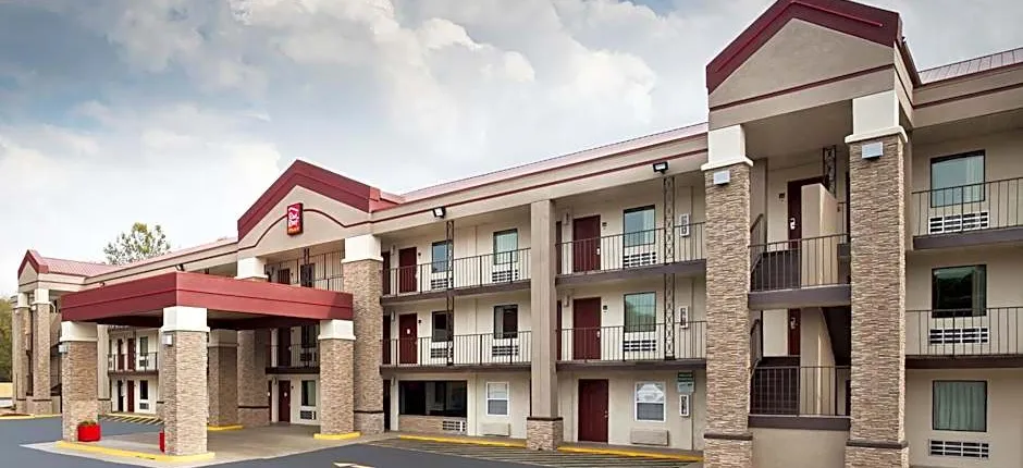 Red Roof PLUS+ Birmingham East - Irondale/Airport