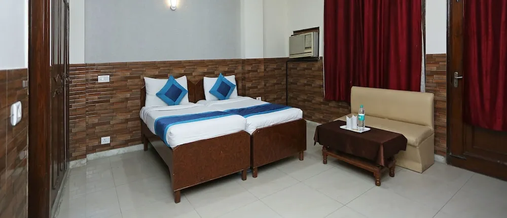 OYO 472 Hotel Sareen