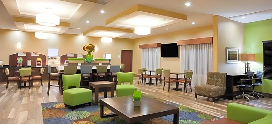 Holiday Inn Express & Suites Davenport North By IHG