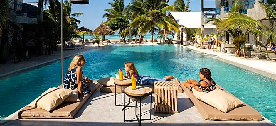 Casa Beach Hotel "Casa Del Mar"