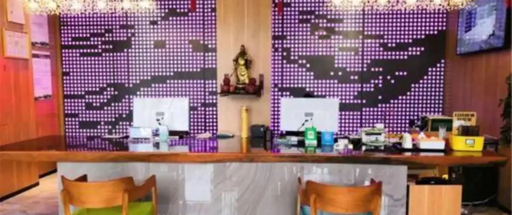 Kee Royal Hotel (Dengzhou Hua Chau Academy Store)