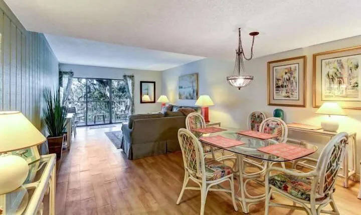 2072 Beachwood Villa