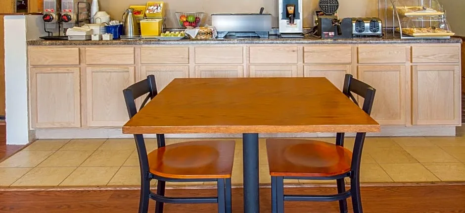 AmeriVu Inn and Suites - Sheboygan Falls