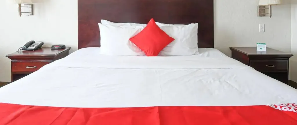 OYO Townhouse Houston Brookhollow