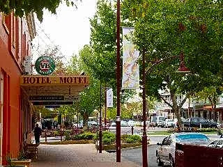 The Commercial Hotel